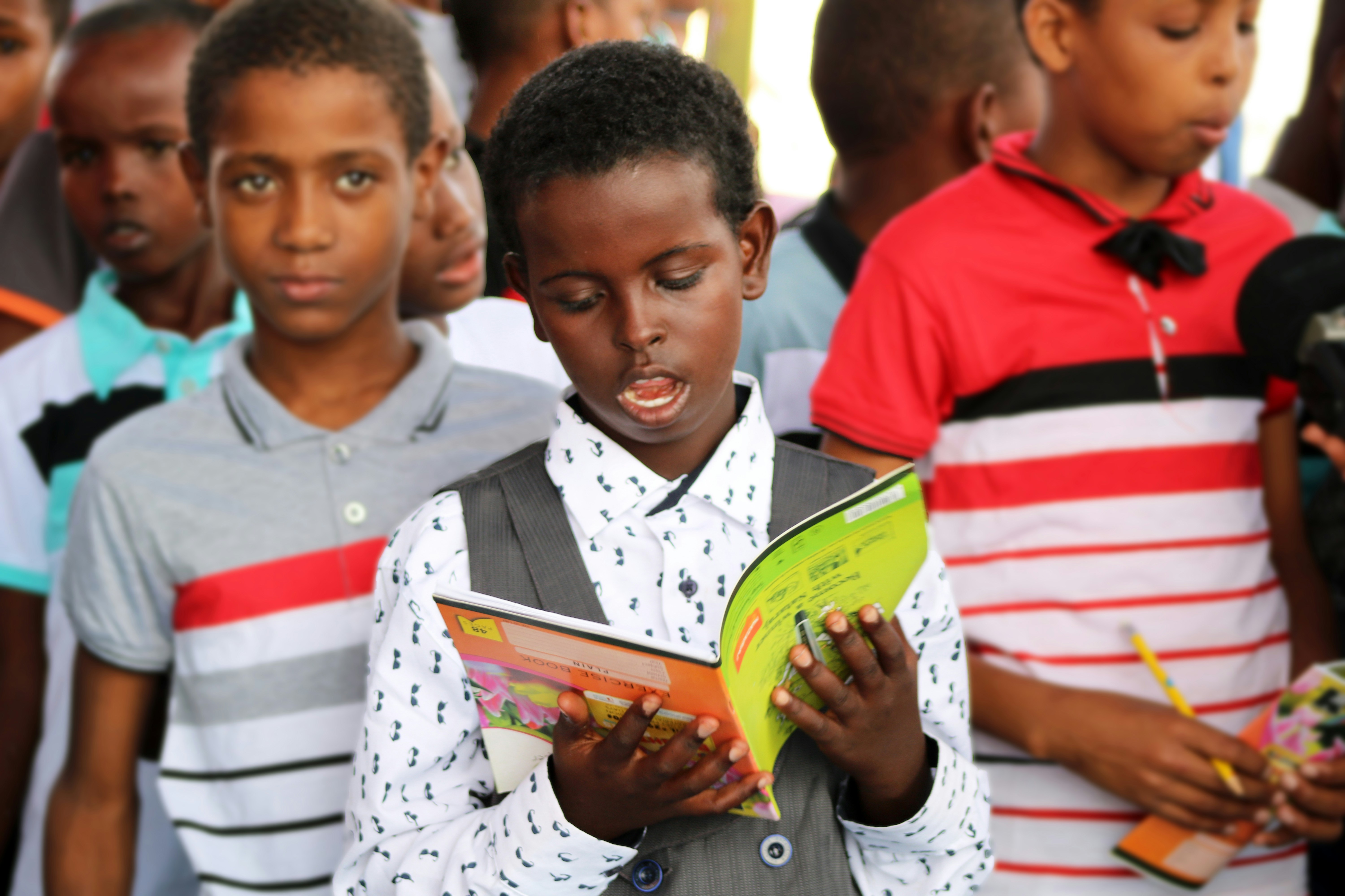 Students reading as part of the Extensive Reading Movement